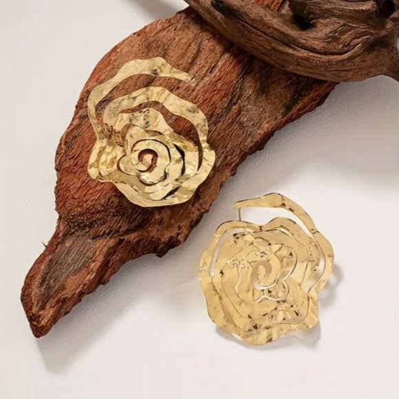 NEW Hammered Gold Huge Swirl Statement Earrings - Picture 2 of 5